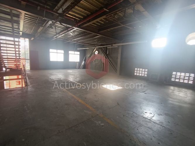 Bodega en arriendo en Laureles, Medellín, 1000 m² · foto 21 de 22