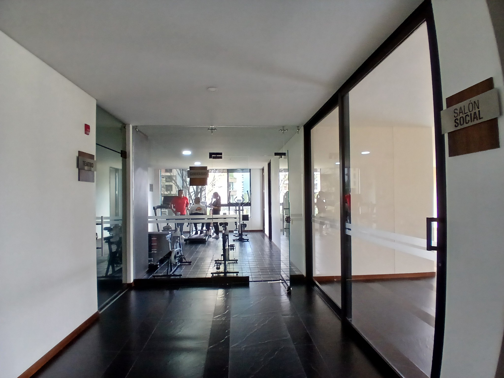 Apartamento en arriendo en El Poblado, Medellín · foto 3 de 19