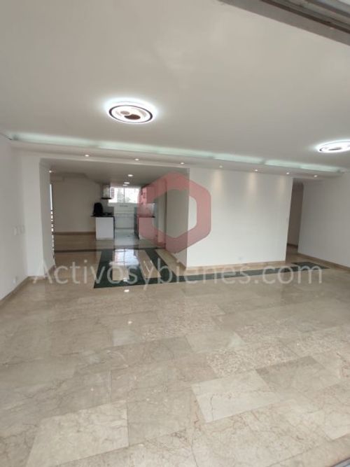 Apartamento de 3 alcobas en arriendo en Los Naranjos, Medellín, 150 m² · foto 2 de 19