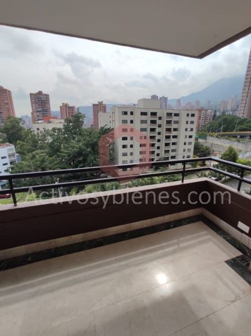 Apartamento de 3 alcobas en arriendo en Los Naranjos, Medellín, 150 m² · foto 4 de 19