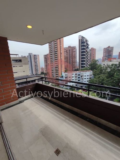 Apartamento de 3 alcobas en arriendo en Los Naranjos, Medellín, 150 m² · foto 5 de 19