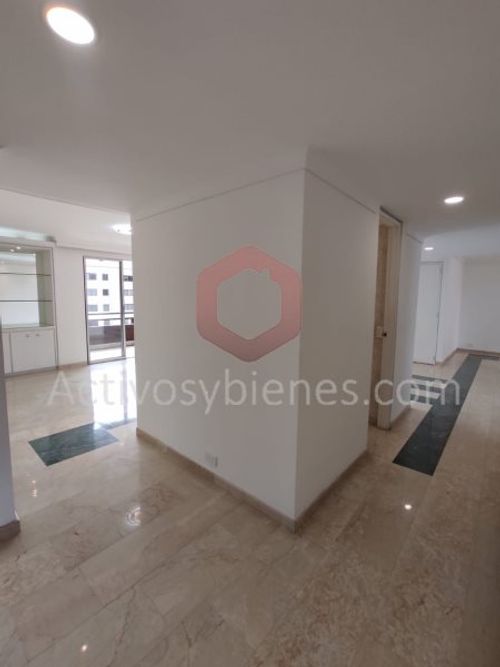 Apartamento de 3 alcobas en arriendo en Los Naranjos, Medellín, 150 m² · foto 8 de 19