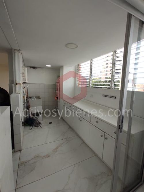 Apartamento de 3 alcobas en arriendo en Los Naranjos, Medellín, 150 m² · foto 10 de 19