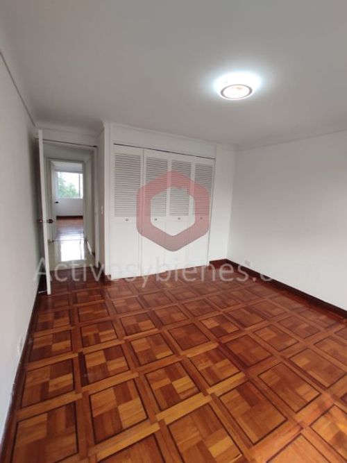 Apartamento de 3 alcobas en arriendo en Los Naranjos, Medellín, 150 m² · foto 15 de 19