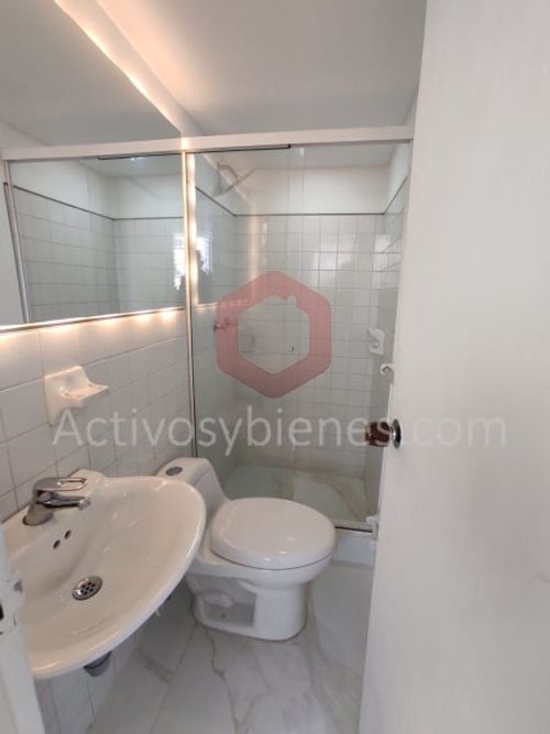 Apartamento de 3 alcobas en arriendo en Los Naranjos, Medellín, 150 m² · foto 18 de 19