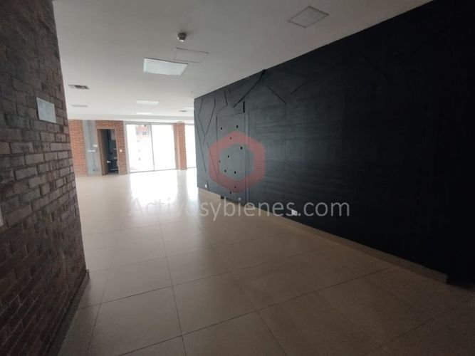 Oficina en arriendo en Milla De Oro, Medellín, 300 m² · foto 2 de 18