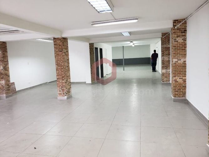 Local en arriendo en Cristo Rey, Medellín, 200 m² · foto 3 de 9