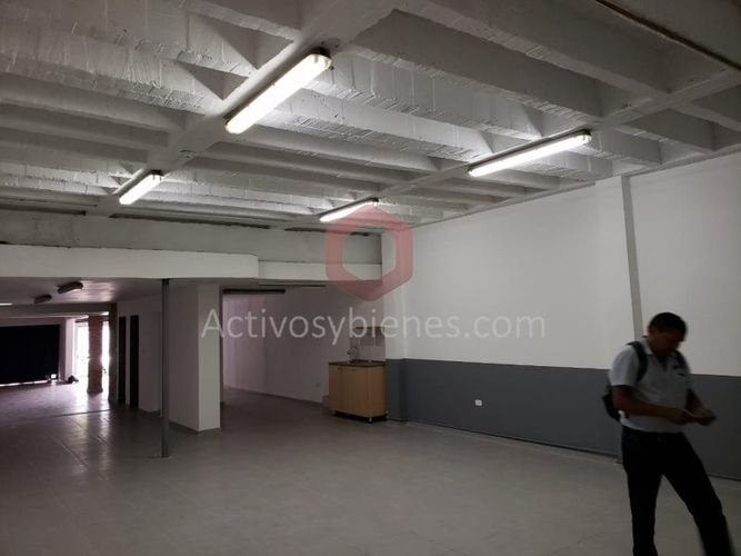 Local en arriendo en Cristo Rey, Medellín, 200 m² · foto 4 de 9