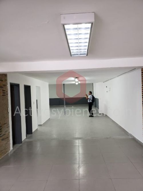Local en arriendo en Cristo Rey, Medellín, 200 m² · foto 6 de 9