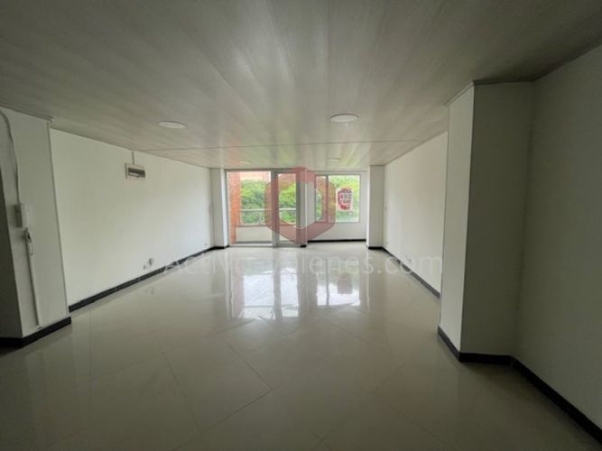 Oficina en arriendo en La Castellana, Medellín, 75 m² · foto 2 de 8