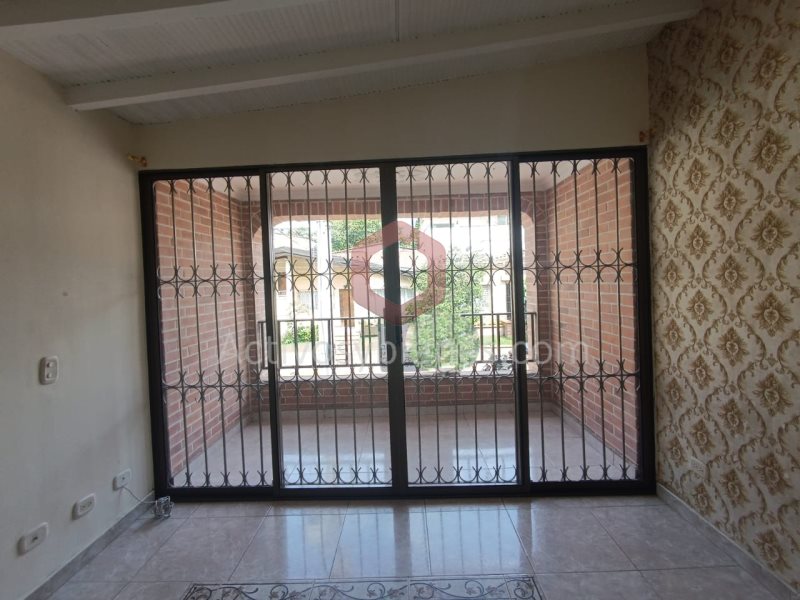 Casa en arriendo en La Castellana, Medellín · foto 7 de 15