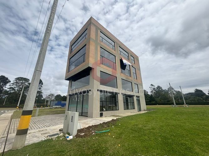 Bodega en arriendo en Aeropuerto, Rionegro, 398 m² · foto 2 de 21