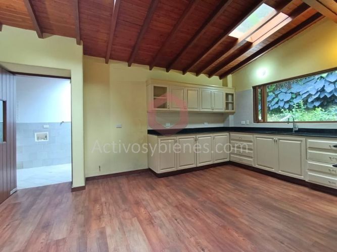 Casa de 4 alcobas en venta en Loma De Las Brujas, Envigado, 1600 m² · foto 16 de 24