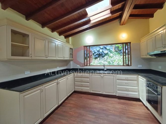 Casa de 4 alcobas en venta en Loma De Las Brujas, Envigado, 1600 m² · foto 17 de 24