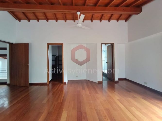 Casa de 4 alcobas en venta en Loma De Las Brujas, Envigado, 1600 m² · foto 19 de 24