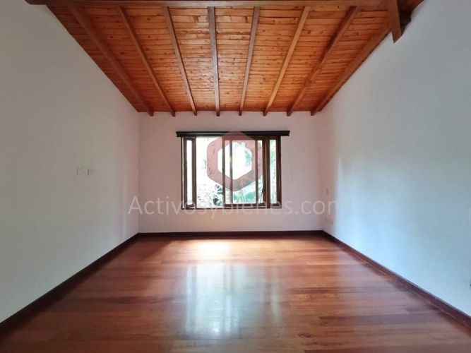Casa de 4 alcobas en venta en Loma De Las Brujas, Envigado, 1600 m² · foto 22 de 24