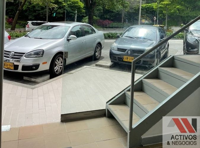 Local en arriendo en La Aguacatala, Medellín, 60 m² · foto 2 de 9