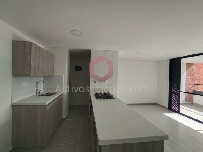 Apartamento de 3 alcobas en venta en Rionegro, 86 m² · foto 2 de 24