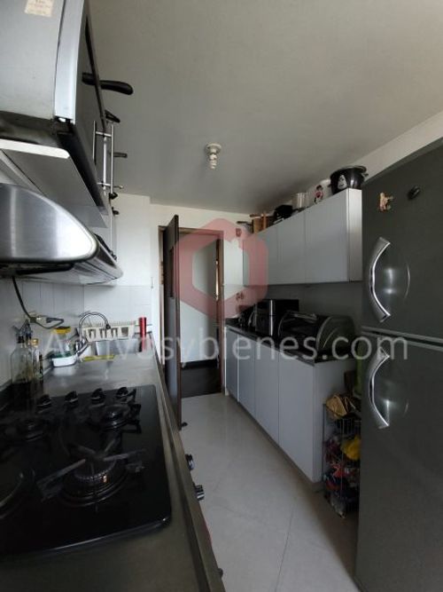 Apartamento de 3 alcobas en venta en Loma De Los Bernal, Medellín, 100 m² · foto 6 de 16