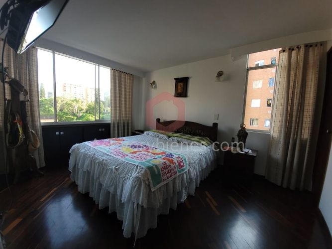 Apartamento de 3 alcobas en venta en Loma De Los Bernal, Medellín, 100 m² · foto 8 de 16