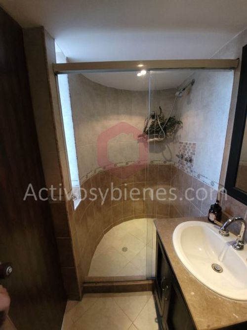 Apartamento de 3 alcobas en venta en Loma De Los Bernal, Medellín, 100 m² · foto 10 de 16