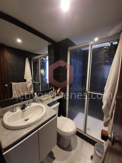 Apartamento de 3 alcobas en venta en Loma De Los Bernal, Medellín, 100 m² · foto 12 de 16