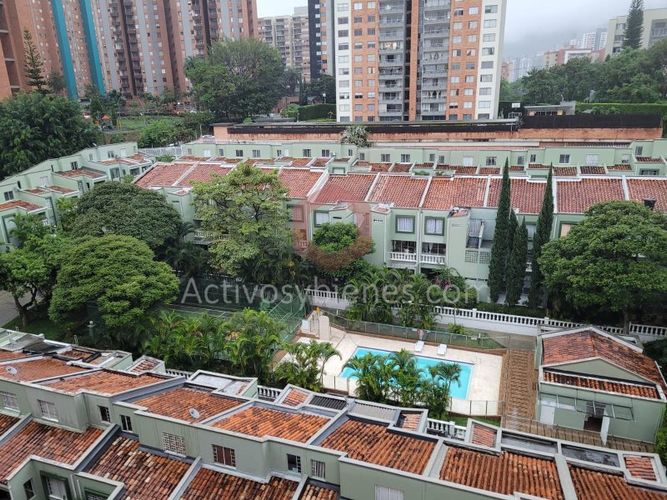 Apartamento de 3 alcobas en venta en Loma De Los Bernal, Medellín, 100 m² · foto 14 de 16