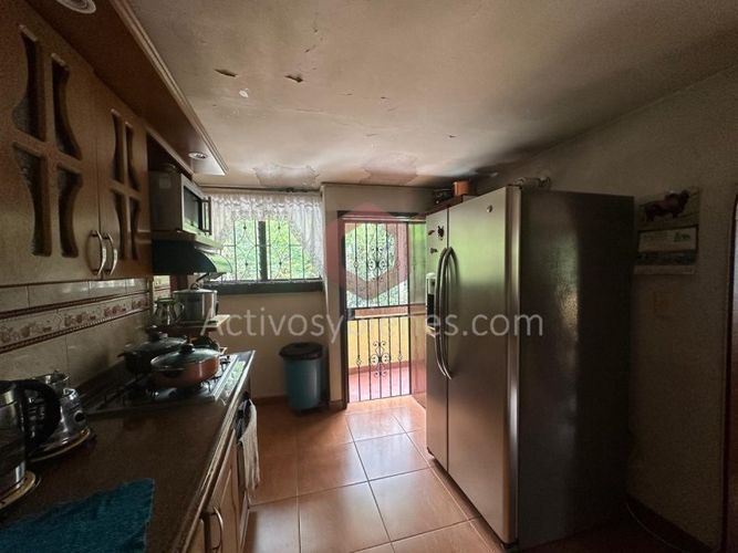 Apartamento de 5 alcobas en venta en La Gloria, Medellín, 200 m² · foto 7 de 24