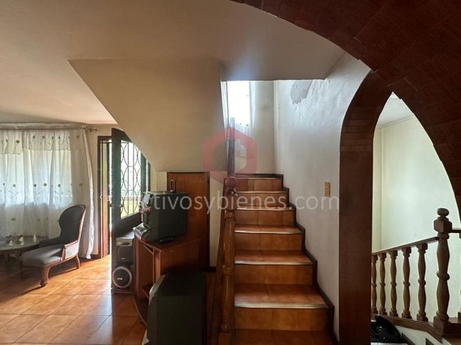 Apartamento de 5 alcobas en venta en La Gloria, Medellín, 200 m² · foto 9 de 24