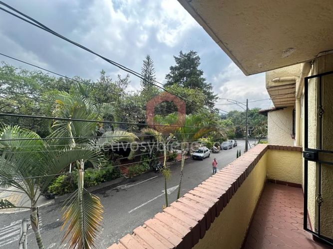 Apartamento de 5 alcobas en venta en La Gloria, Medellín, 200 m² · foto 18 de 24