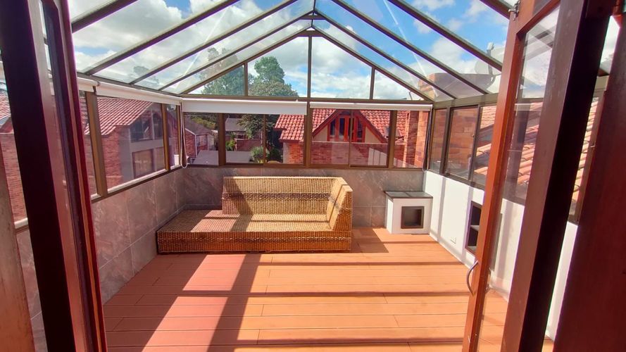 Casa de 4 alcobas en venta en San Jose De Bavaria, Bogotá, 550 m² · foto 2 de 19