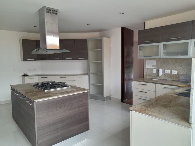 Casa de 4 alcobas en venta en San Jose De Bavaria, Bogotá, 550 m² · foto 16 de 19