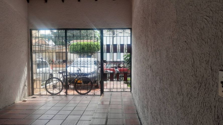 Apartamento de 6 alcobas en venta en La Flora, Cali, 308 m² · foto 15 de 24
