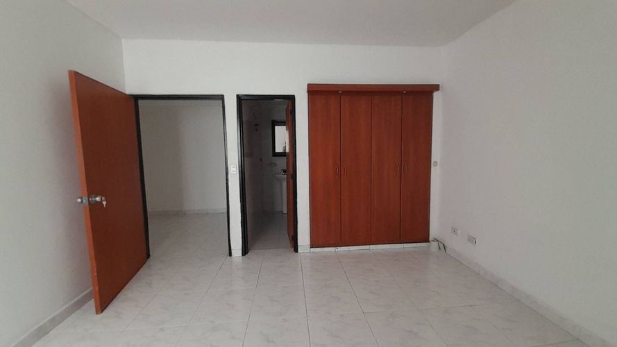 Apartamento de 6 alcobas en venta en La Flora, Cali, 308 m² · foto 19 de 24