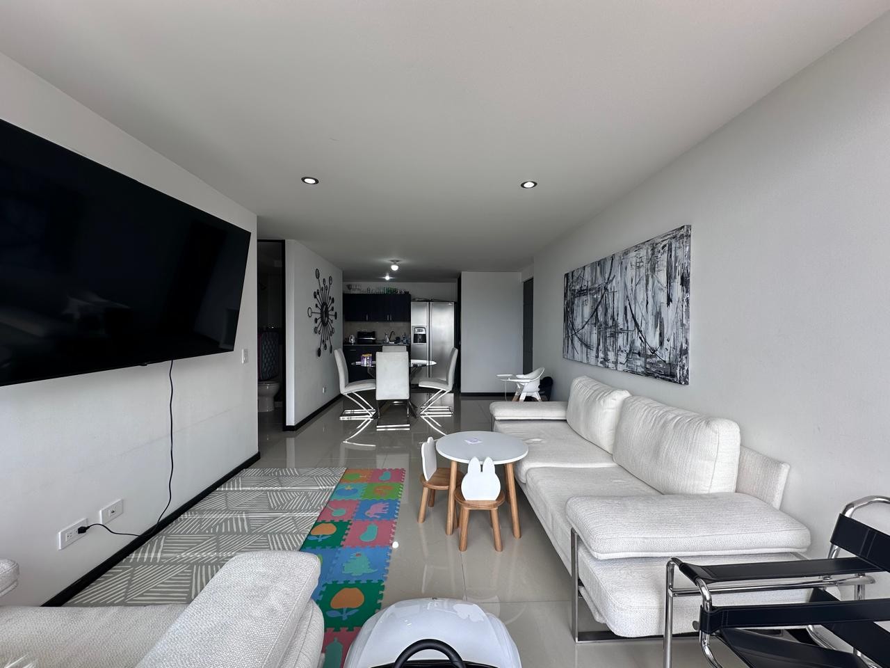 Apartamento en arriendo en El Poblado, Medellín · foto 2 de 16