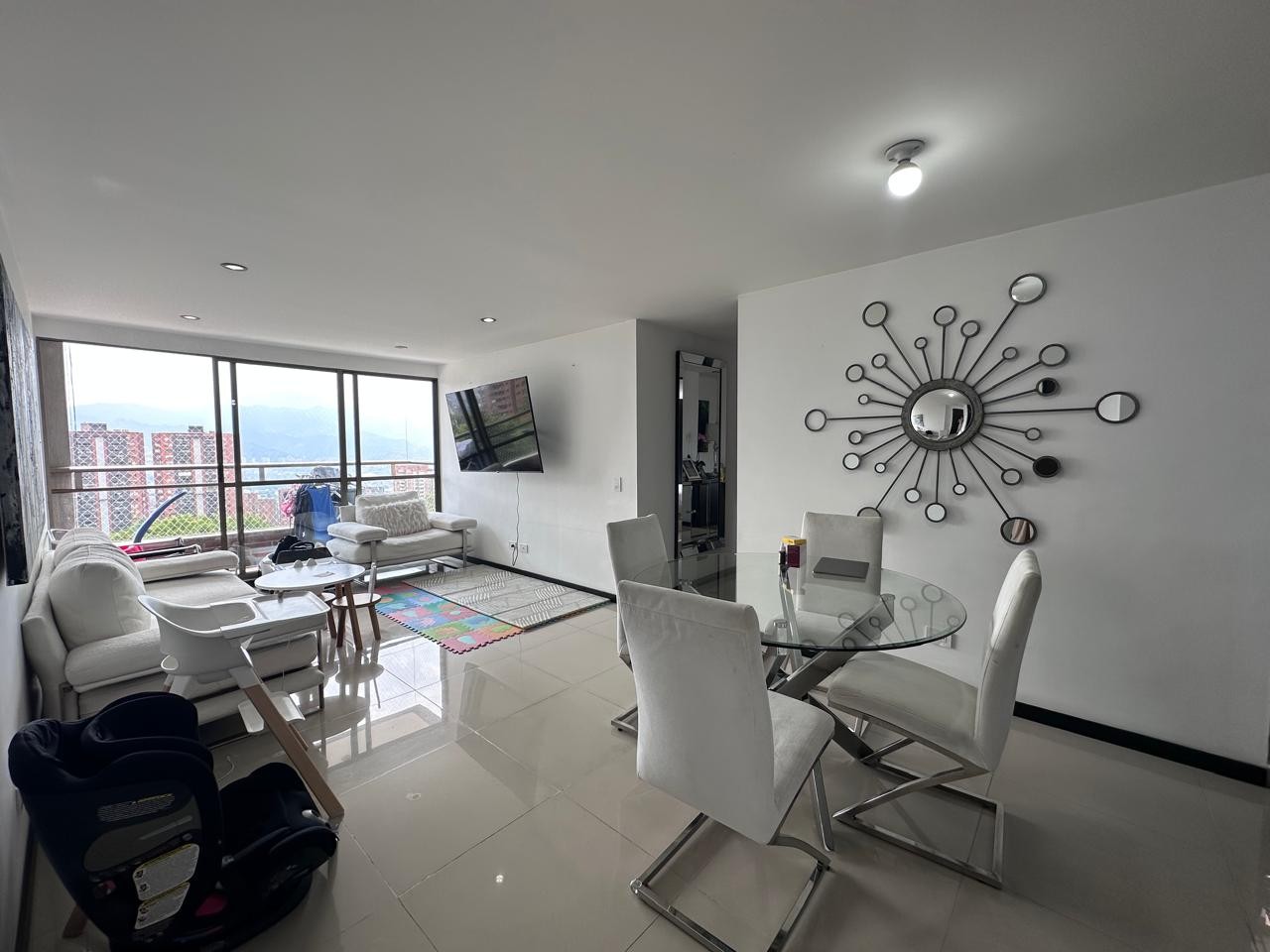 Apartamento en arriendo en El Poblado, Medellín · foto 3 de 16