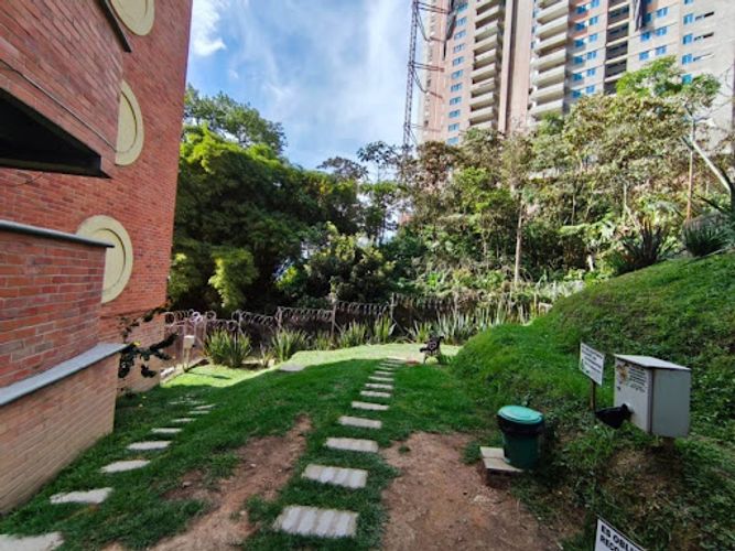 Apartamento de 3 alcobas en venta en Las Lomitas, Sabaneta, 111 m² · foto 2 de 23
