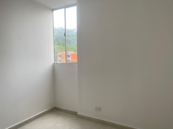 Apartamento de 2 alcobas en venta en Tres Esquinas, Sabaneta, 60 m² · foto 9 de 19