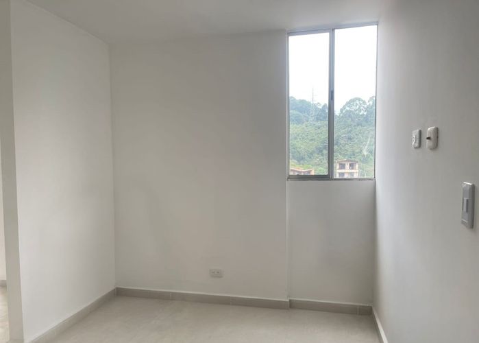 Apartamento de 2 alcobas en venta en Tres Esquinas, Sabaneta, 60 m² · foto 8 de 19