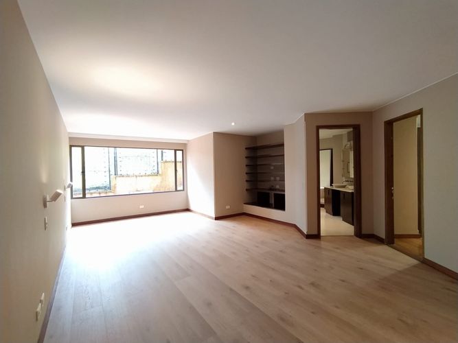 Apartamento de 3 alcobas en venta en Santa Barbara, Bogotá, 276 m² · foto 2 de 24