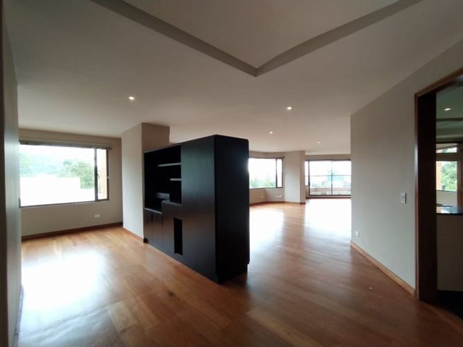 Apartamento de 3 alcobas en venta en Santa Barbara, Bogotá, 276 m² · foto 3 de 24