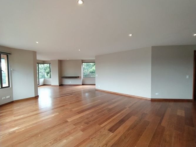 Apartamento de 3 alcobas en venta en Santa Barbara, Bogotá, 276 m² · foto 9 de 24