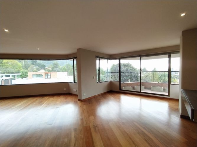 Apartamento de 3 alcobas en venta en Santa Barbara, Bogotá, 276 m² · foto 11 de 24
