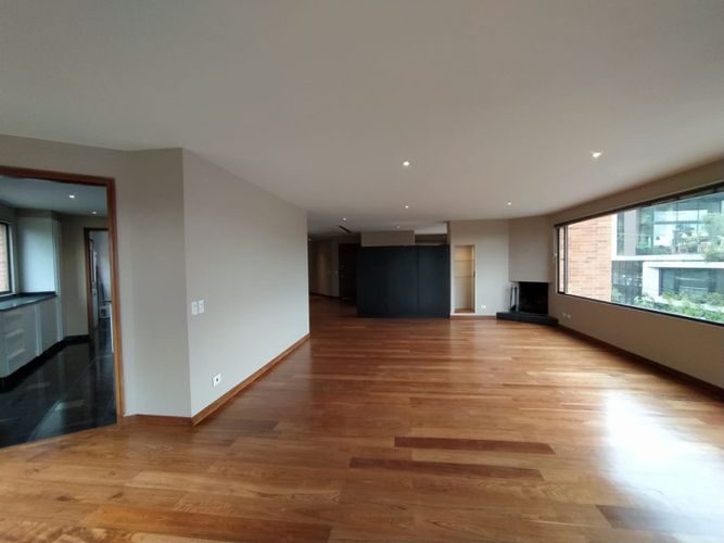 Apartamento de 3 alcobas en venta en Santa Barbara, Bogotá, 276 m² · foto 13 de 24