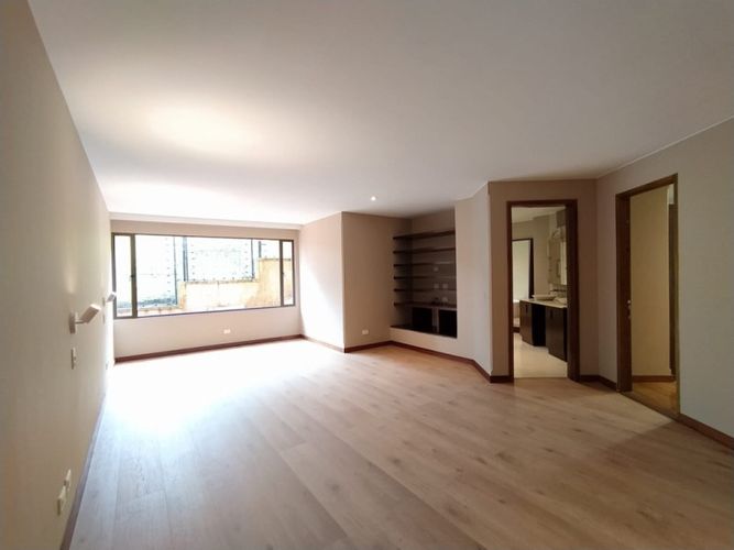 Apartamento de 3 alcobas en venta en Santa Barbara, Bogotá, 276 m² · foto 17 de 24
