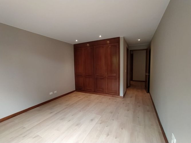 Apartamento de 3 alcobas en venta en Santa Barbara, Bogotá, 276 m² · foto 18 de 24