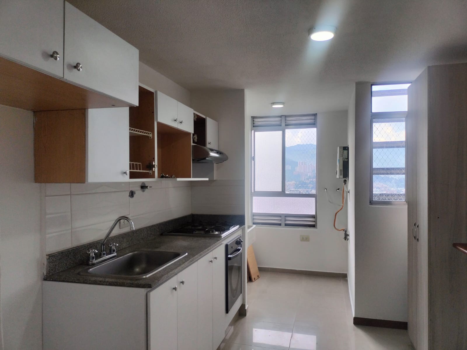 Apartamento en venta en El Poblado, Medellín · foto 2 de 15