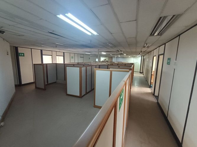 Oficina en arriendo en La Candelaria, Medellín, 600 m² · foto 7 de 24