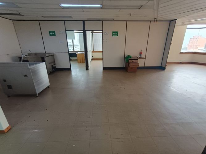 Oficina en arriendo en La Candelaria, Medellín, 600 m² · foto 11 de 24