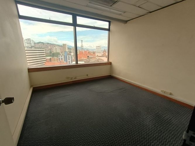 Oficina en arriendo en La Candelaria, Medellín, 600 m² · foto 14 de 24